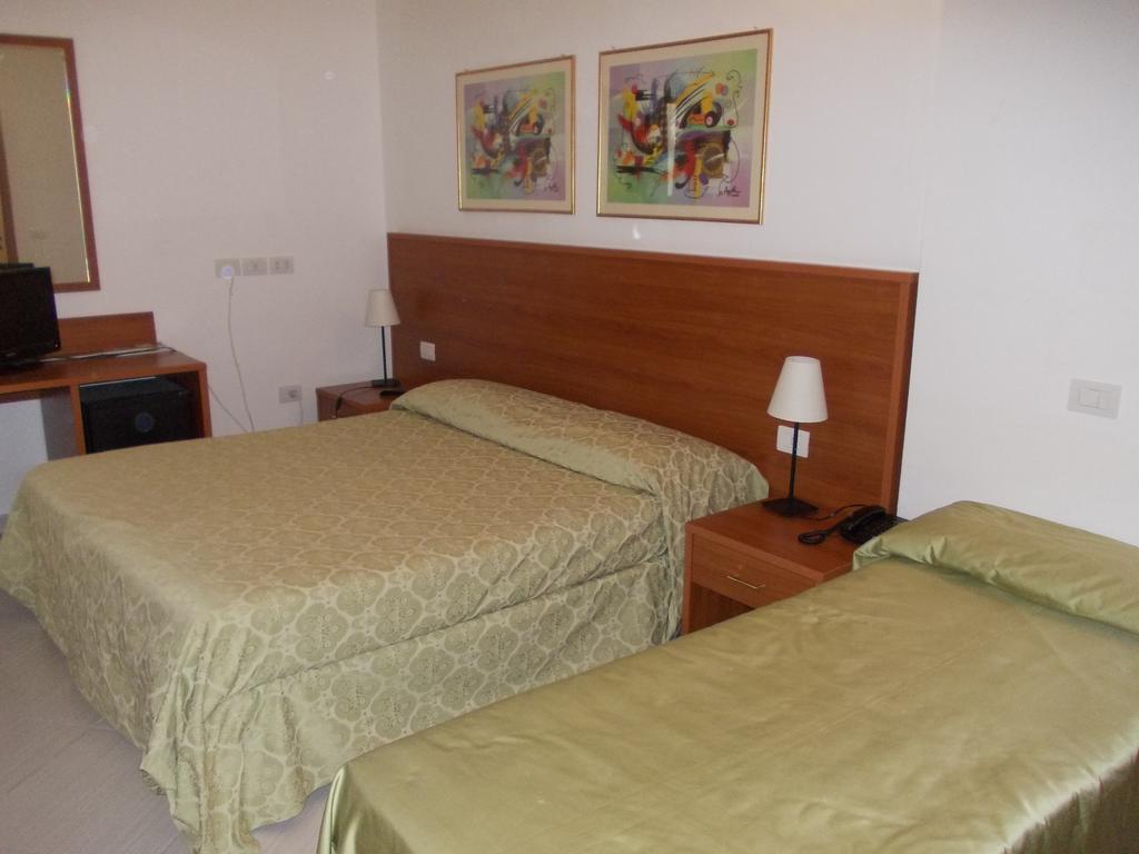 Hotel Solaria Rodi Garganico Zimmer foto
