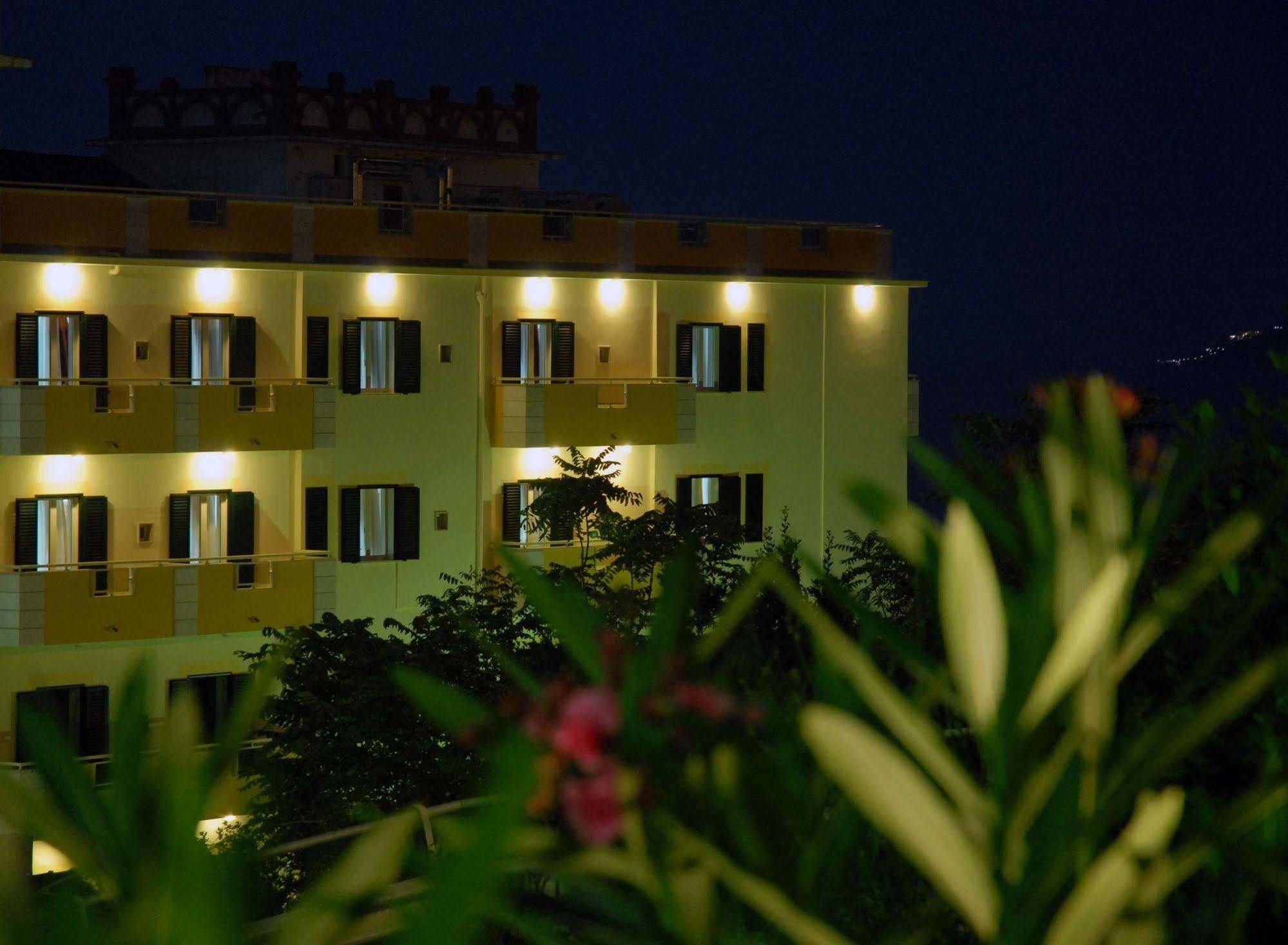 Hotel Solaria Rodi Garganico Exterior foto