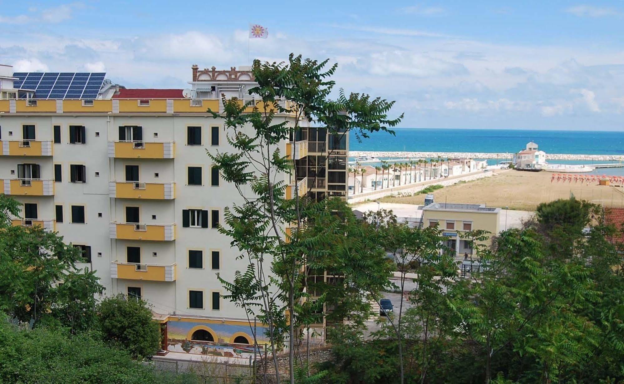 Hotel Solaria Rodi Garganico Exterior foto