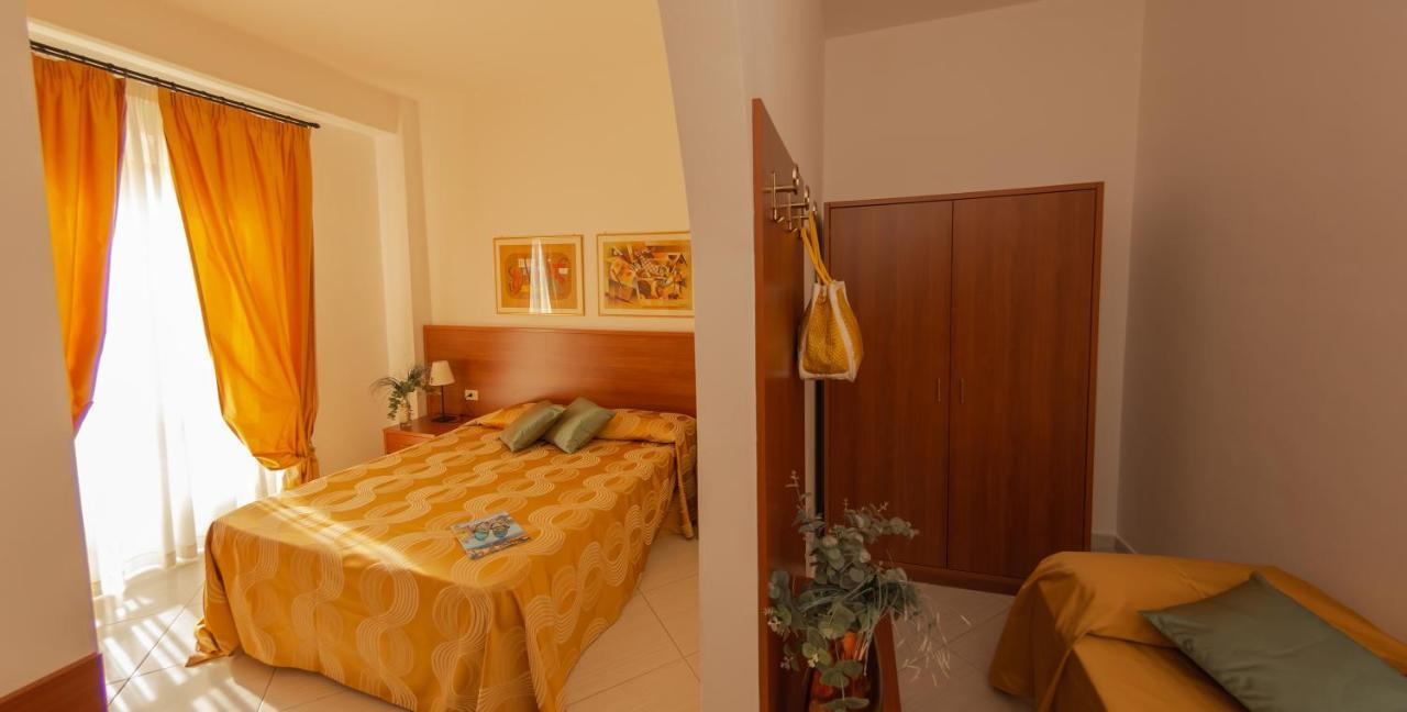 Hotel Solaria Rodi Garganico Exterior foto