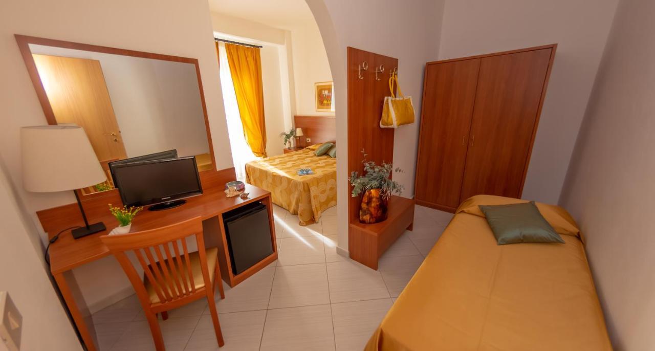 Hotel Solaria Rodi Garganico Exterior foto