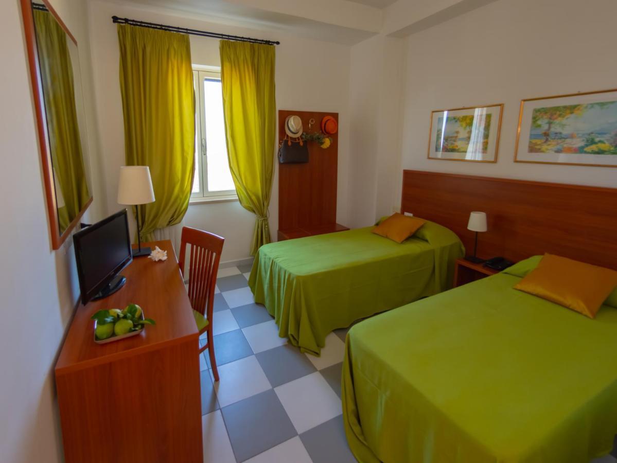 Hotel Solaria Rodi Garganico Exterior foto